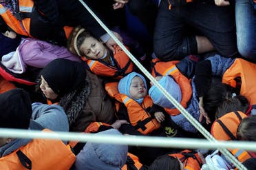 صورة لقارب يقل مهاجرين من تركيا إلى اليونان - أرشيفية