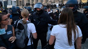 متظاهرون أوروبيون ضد "كم الأفواه" بالكمامة