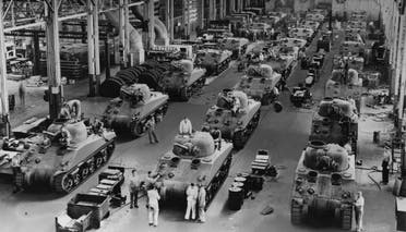 صورة لأحد مصانع الدبابات الأميركية بالحرب العالمية الثانية