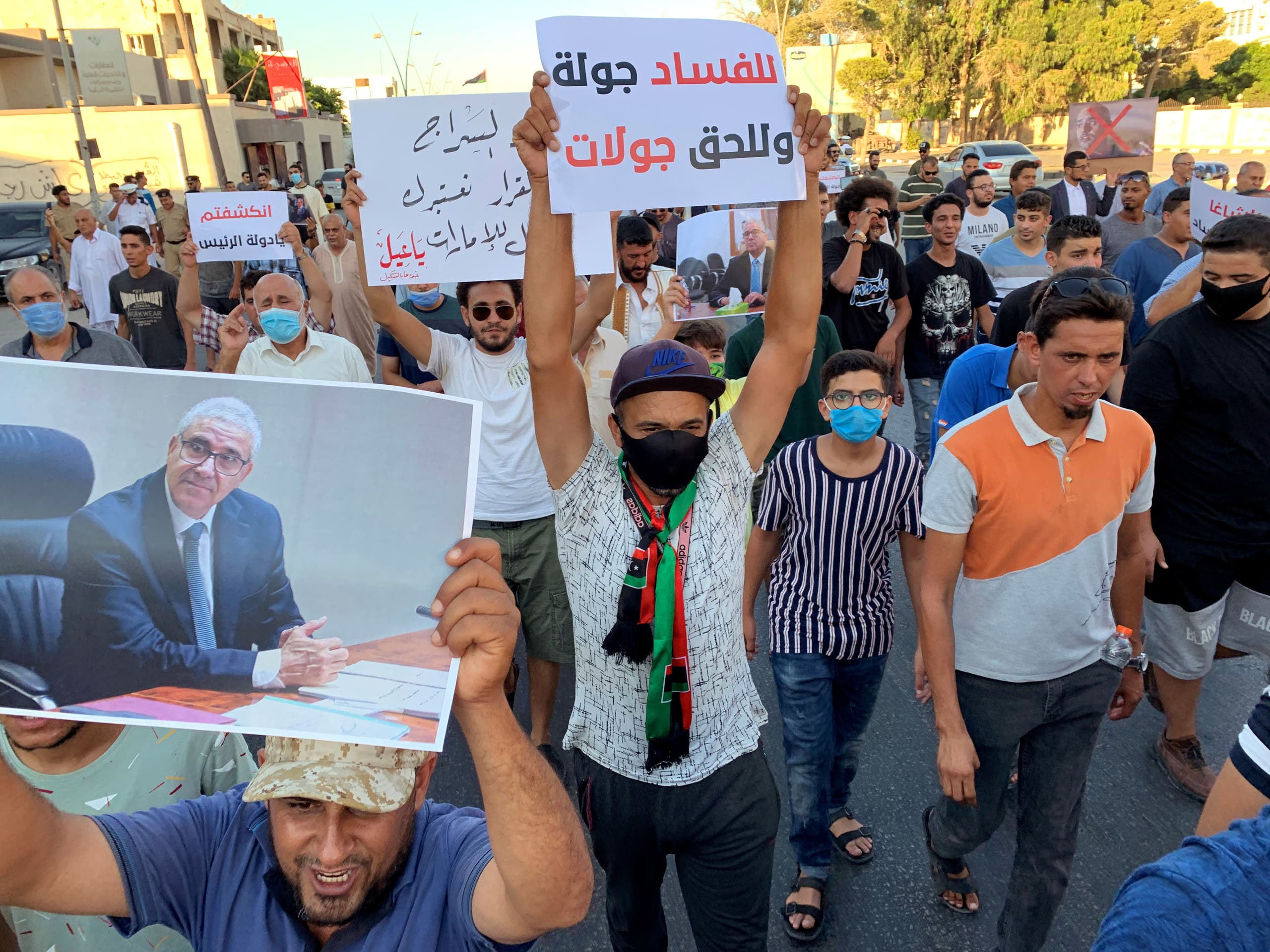 حامیان وزیر کشور فاتی باشاگا در مصراته (بایگانی)