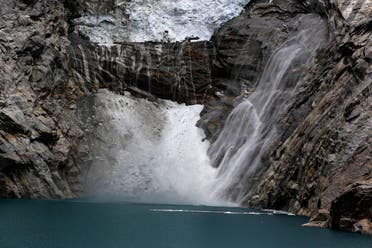 Ice from the Hualcan glacier falls into lake Laguna 513, at more than 13,000 feet above sea level, in Huascaran natural reserve in Ancash November 29, 2014. (File photo: Reuters)
