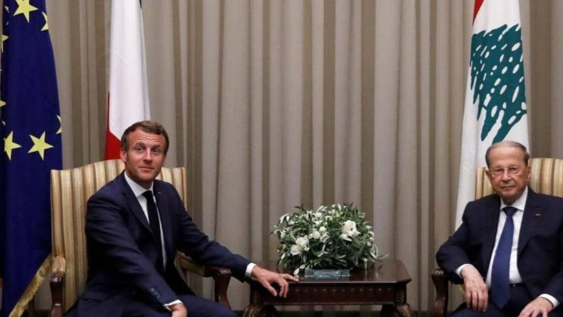 الرئيس اللبناني استقبل نظيره الفرنسي في مطار العاصمة (فرانس برس)
