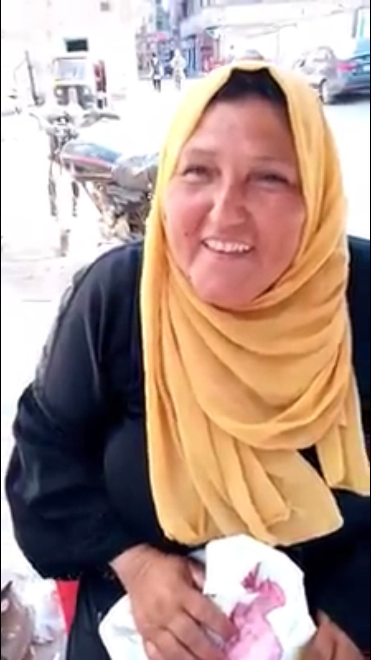 والدة آية