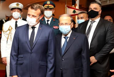 Lebanese President Michel Aoun (C-R) and French President Emmanuel Macron (C-L), at Beirut International airport, Aug. 31, 2020. (AFP)