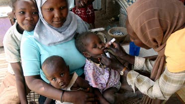A social worker administers polio drops to a child at an Angloa camp in Khartoum, March 27, 2007. The government sponsored campaign targets children under the age of 5. (File photo: Reuters)