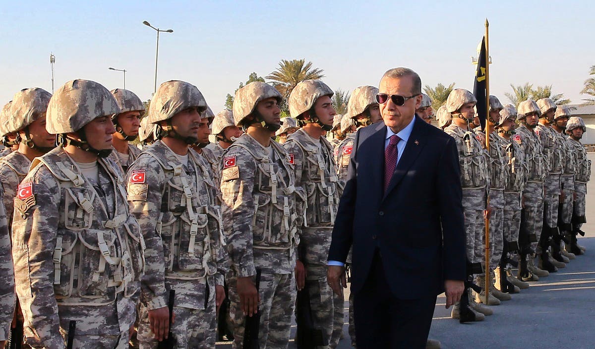 Turkey's President Recep Tayyip Erdogan, right, visits Turkish Armed Forces's soldiers, during his visit at the Qatari-Turkish Armed Forces Land Command Base in Doha, Qatar. (File photo: AP)