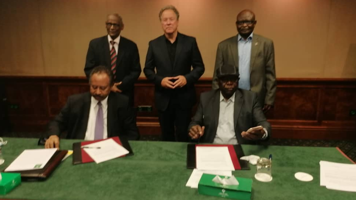 رئيس الوزراء عبد الله حمدوك مع رئيس الحركة الشعبية لتحرير السودان عبد العزيز الحلو