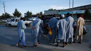 Taliban prisoners stop a local Taxi after their release from the Bagram prison, as they arrive in the city of Kabul on May 26, 2020. (AFP)