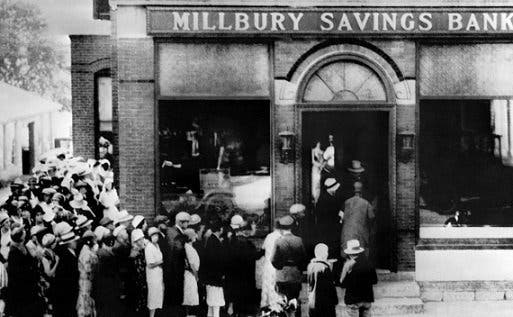صورة لطوابير الأميركيين أمام البنوك لسحب أموالهم يوم 24 تشرين الأول 1929