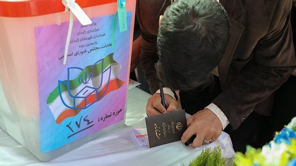 مشارکت کمتر از 10 درصد در انتخابات دور دوم مجلس ایران در برخی شهرها
