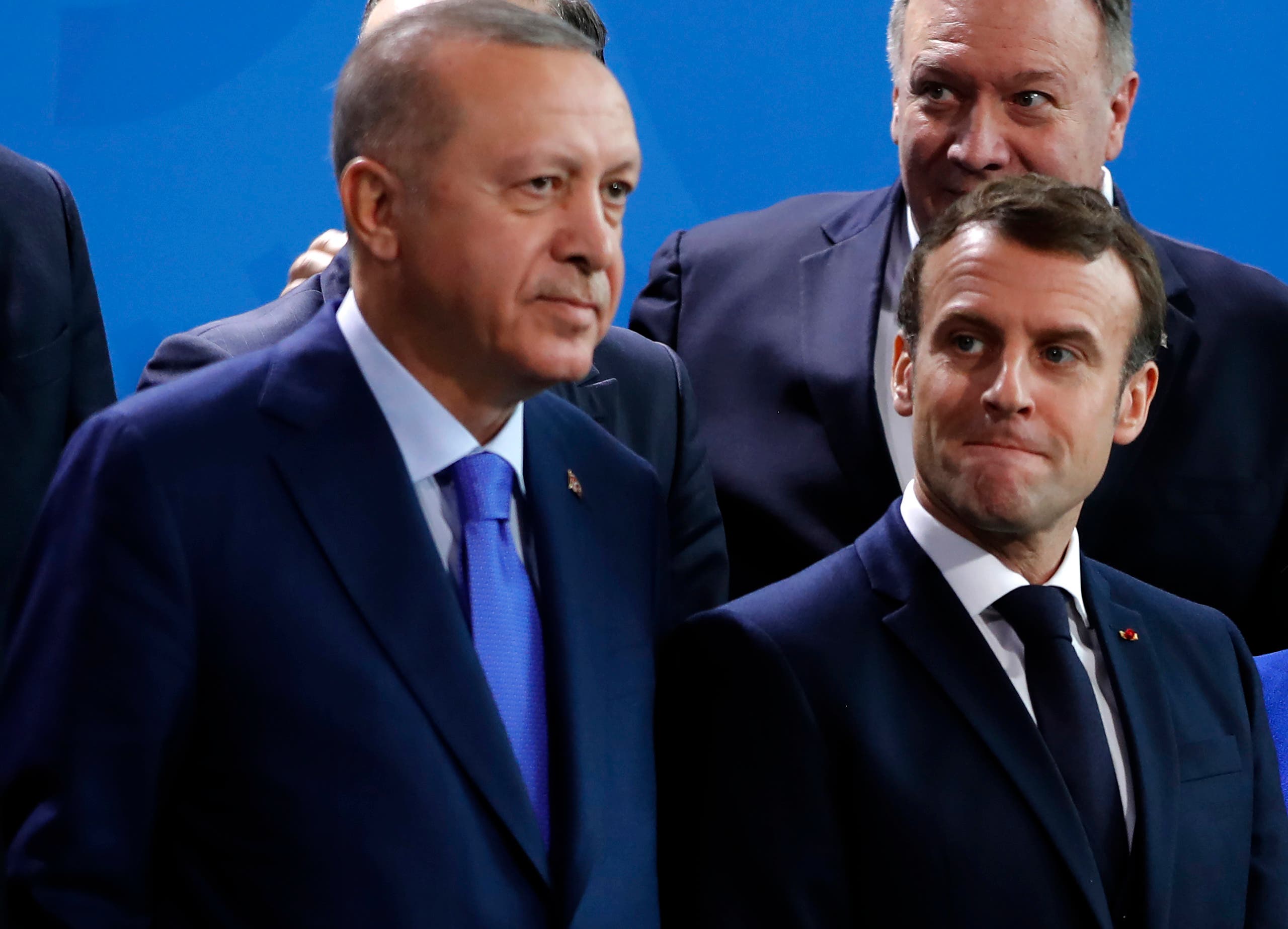 الرئيس الفرنسي إيمانويل ماكرون ونظيره التركي رجب طيب أردوغان (فرانس برس)