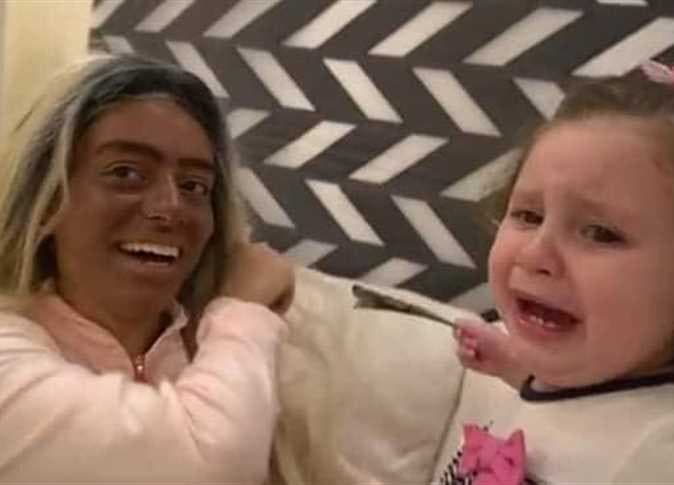 مقطع من فيديو ترويع الطفلة