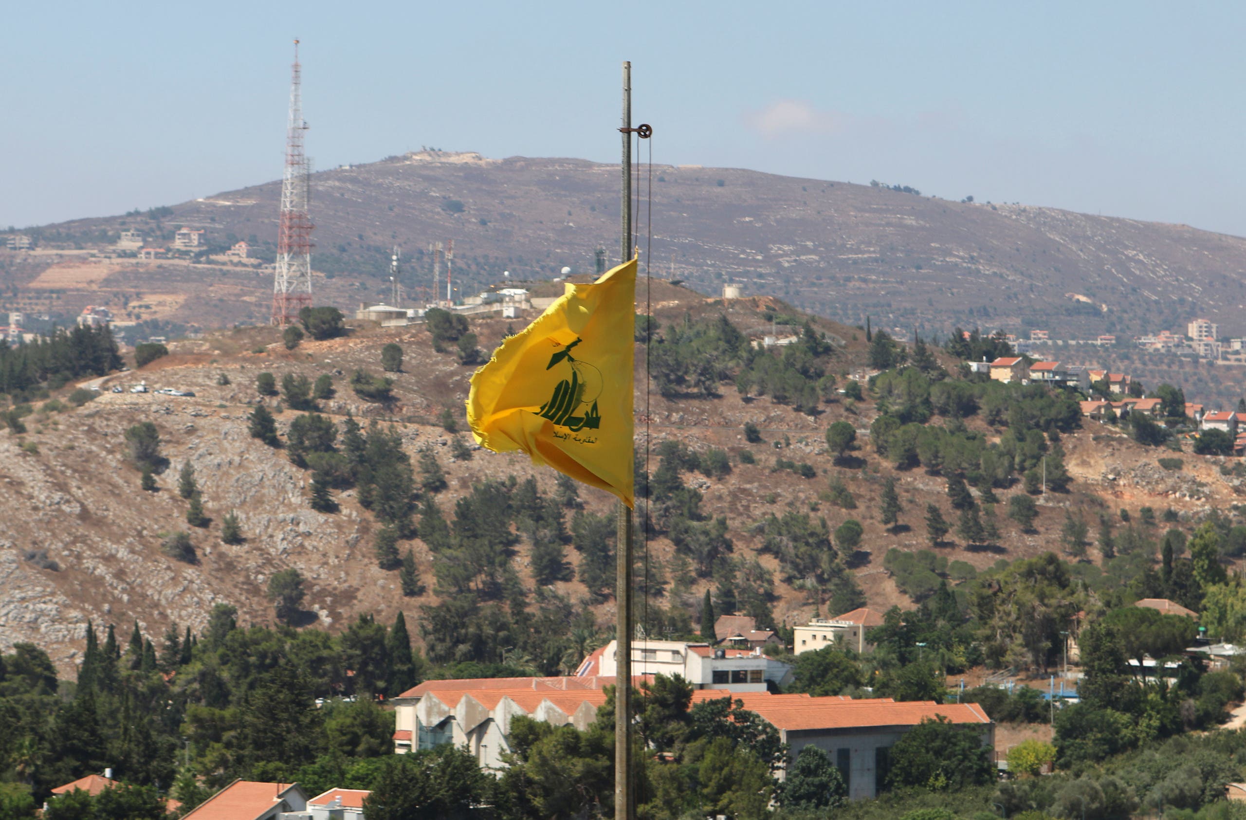 علم حزب الله جنوب لبنان (أرشيفية- فرانس برس)