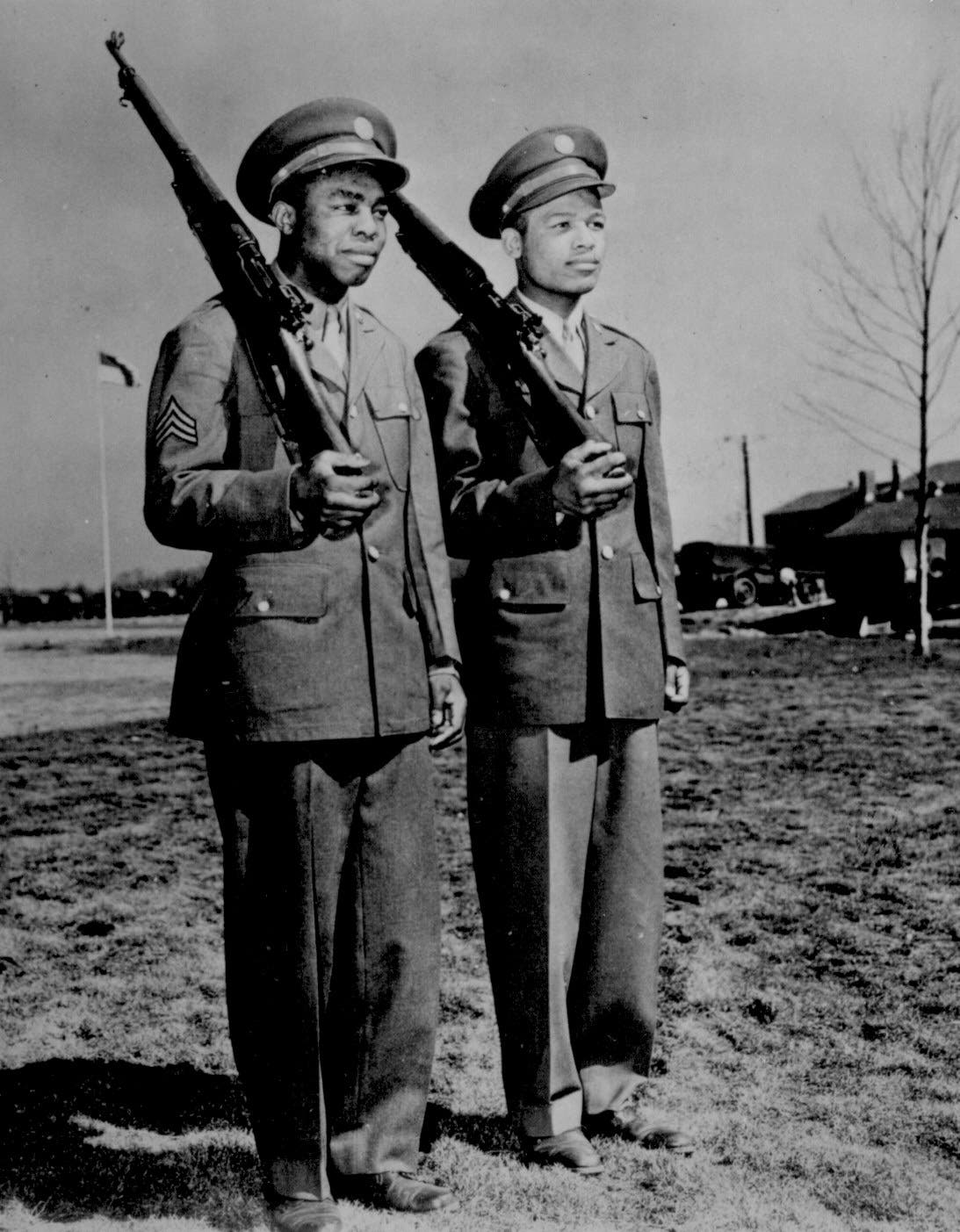 صورة لجنود سود شاركوا بالحرب العالمية الثانية