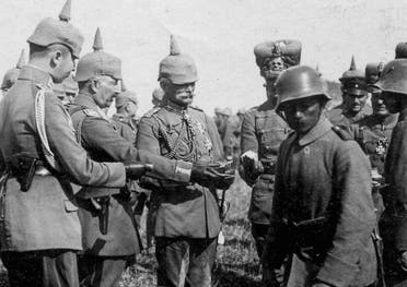 صورة لجنود ألمان وآخرين روس