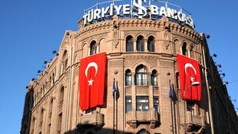 المركزي التركي يفاجئ الأسواق بخفض الفائدة 100 نقطة.. والليرة تهوي