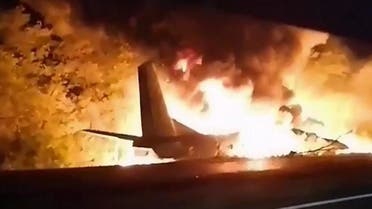 النيران مشتعلة في حطام الطائرة الأوكرانية 