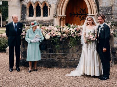 الأميرة بياتريس وعريسها برفقة ملكة بريطانيا وزوجها