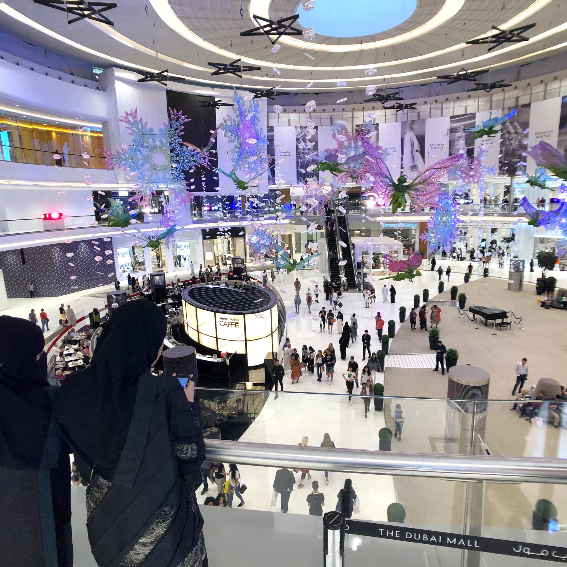 8 وظائف بالمجمعات التجارية في السعودية يُمنع عمل الوافدين بها