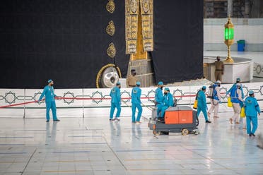 من عملية تنظيف وتطهير المسجد الحرام