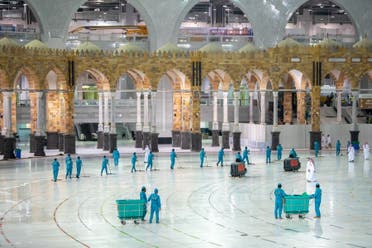 من عملية تنظيف وتطهير المسجد الحرام