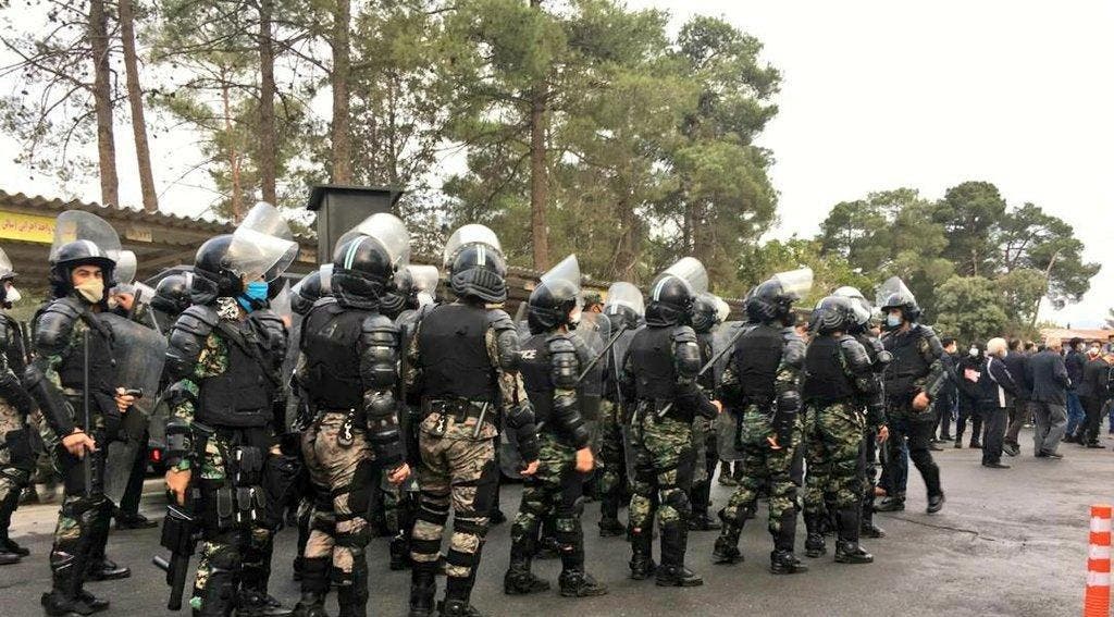 انتشار قوات الأمن حول مقبرة مشهد