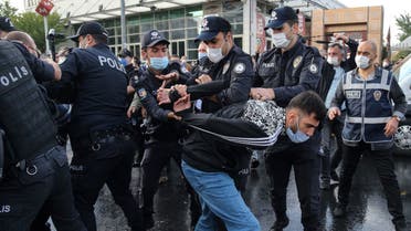 الشرطة التركية تعتقل شخصا