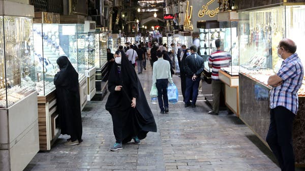 "موجة أكثر رعباً".. بعض المرضى بلا أسرة في إيران