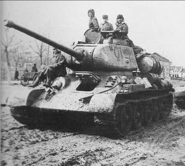 صورة لدبابة تي 34 سوفيتية