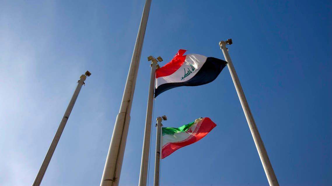 Iraq (top) and Iran flags flutter in the wind during a farewell ceremony for Iraq's Prime Minister Nuri al-Maliki at the International Mehrabad airport in Tehran January 4, 2009. (File photo: Reuters)