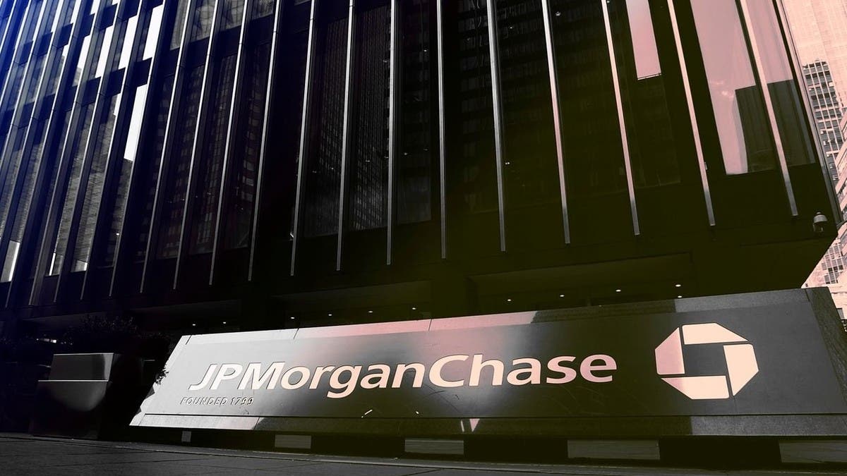 هل يصبح “جي بي مورغان” أول ضحايا رفع الفائدة الأميركية؟