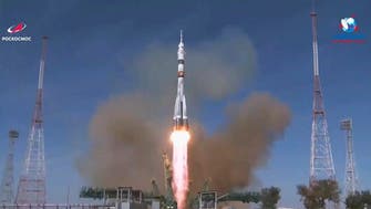 انطلاق مركبة روسية تقل رائدين روسيين ورائدة أميركية إلى محطة الفضاء