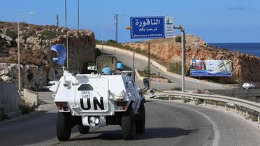 سيارة تابعة للأمم المتحدة بمنطقة الناقورة على الحدود اللبنانية الإسرائيلية 
