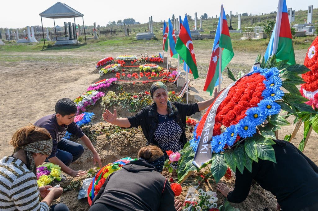 تشييع جثامين ضحايا سقطوا في النزاع بين أرمينيا وأذربيجان