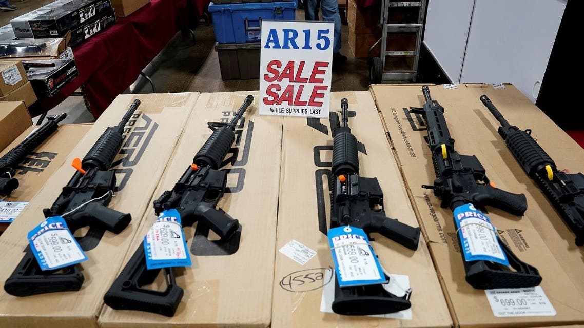 AR-15 rifles are displayed for sale at the Guntoberfest gun show in Oaks, Pennsylvania, Oct. 6, 2017. (File Photo: Reuters) 