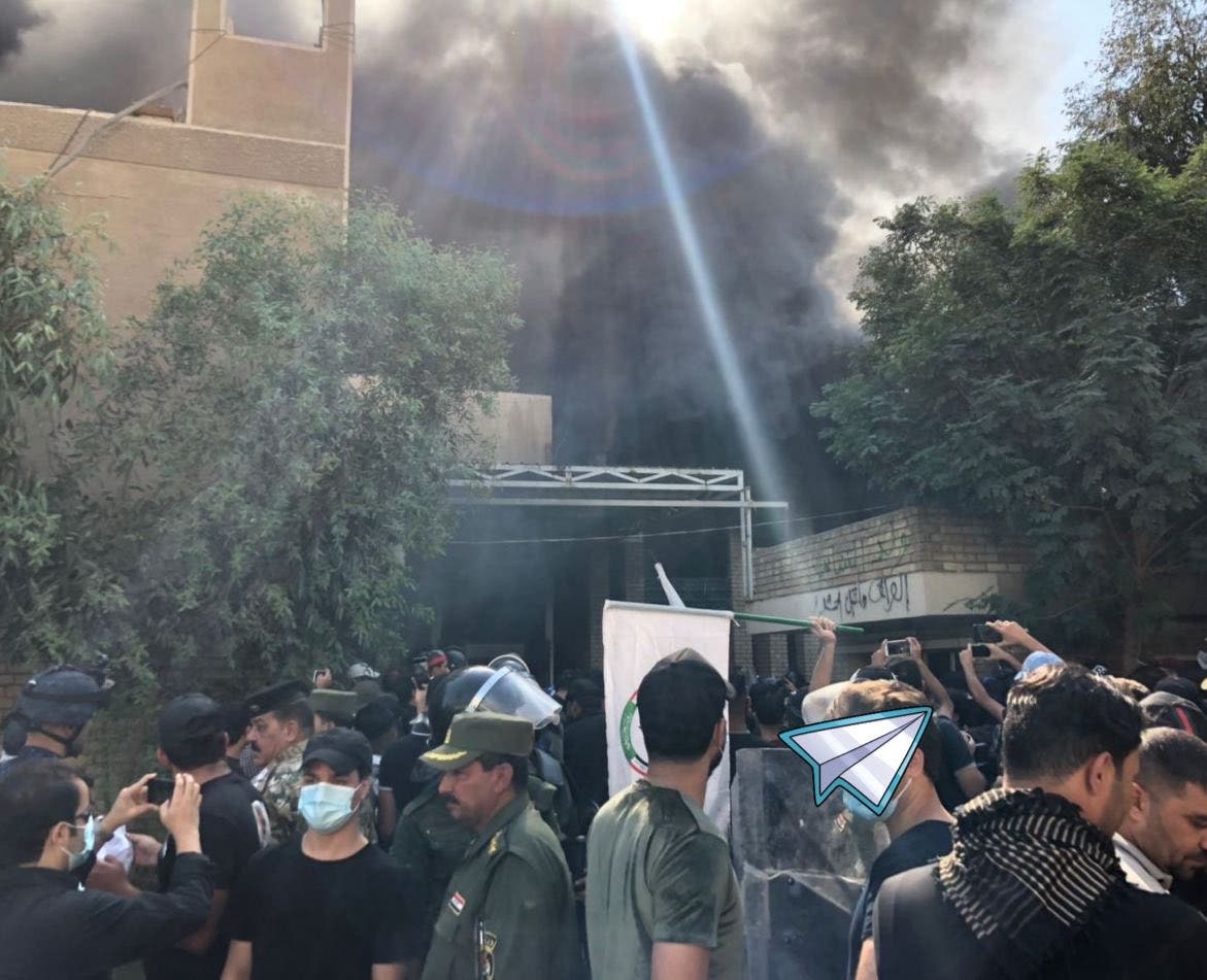حرق مقر الحزب الديمقراطي الكردستاني في بغدادد