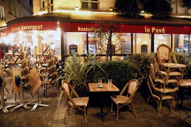 مقهى في باريس يغلق أبوابه مساء السبت بسبب حظر التجول