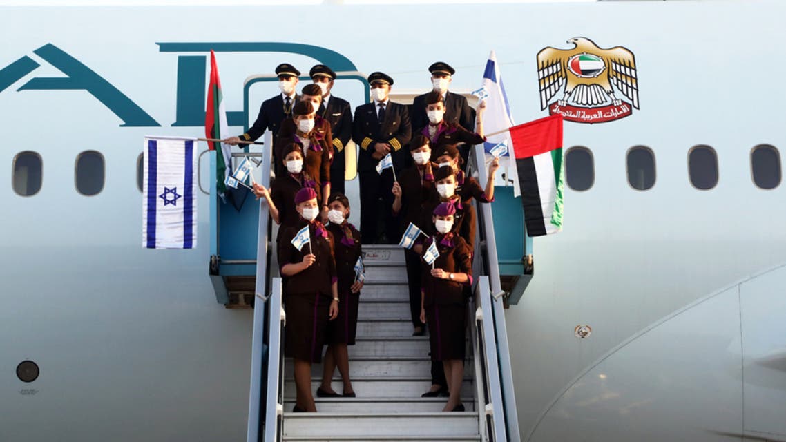Etihad Airways crew on the airline's first passenger plane to Israel. (Twitter/Etihad)