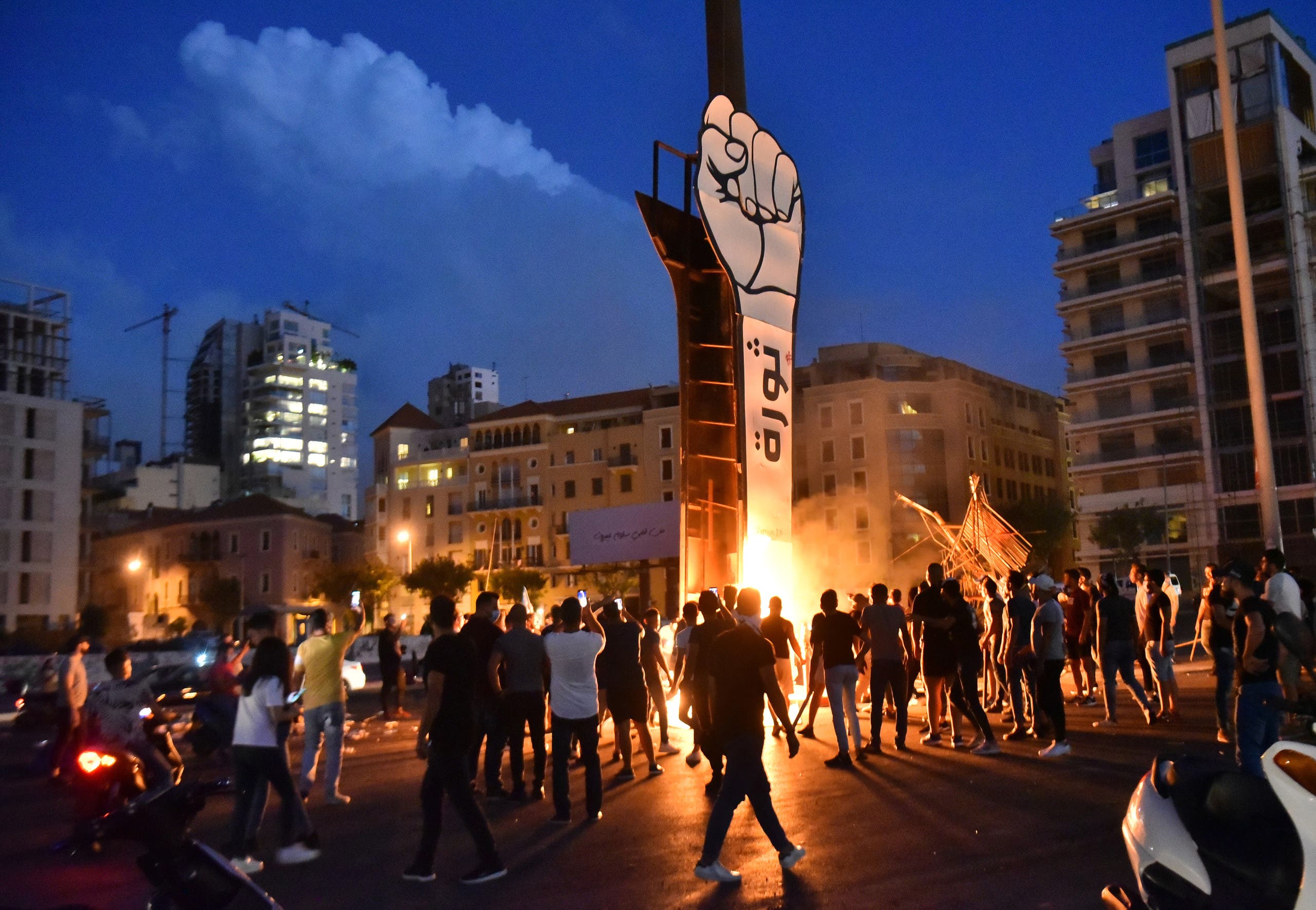 إحراق مجسم الثورة