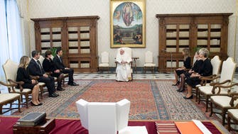 الجميع بلا كمامات.. جدل بعد لقاء البابا برئيس وزراء إسبانيا 