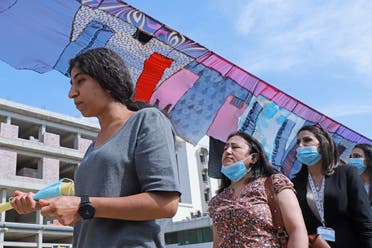 Iraqi visual artist Tara Abdallah (L) arrives for the unveiling of an artwork on gender-based violence, in the city of Sulaimaniyah, October 26, 2020. (AFP/Shwan Mohammed)