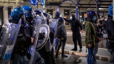  اعتراضات به اعمال محدودیت‌ها در ایتالیا به خشونت کشیده شد