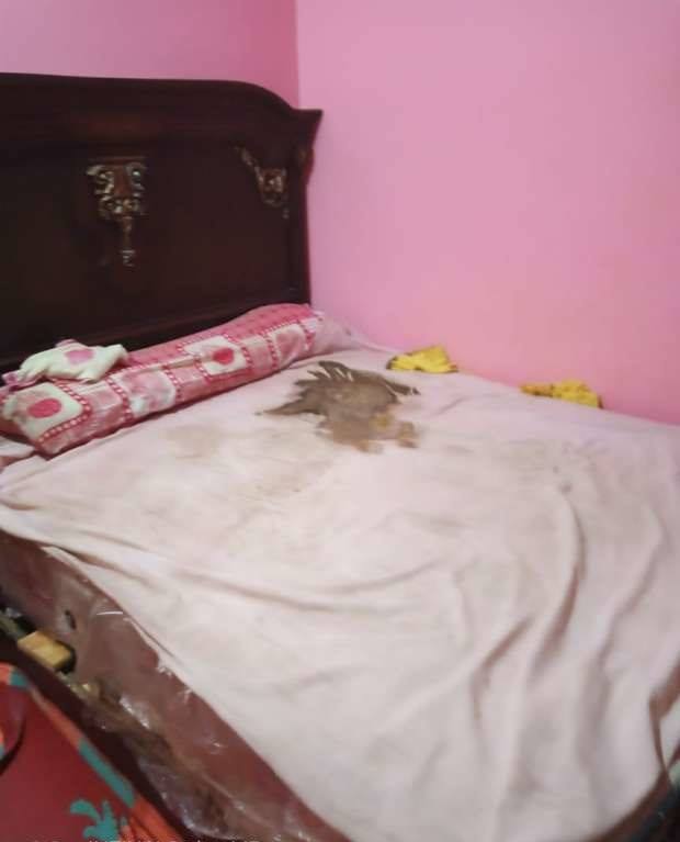 السرير حيث تم العثور على جثة الطفل