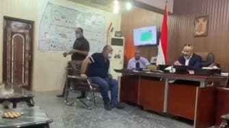 نائب عراقي يعتدي على موظف.. ويعتذر لـ "الصدر"