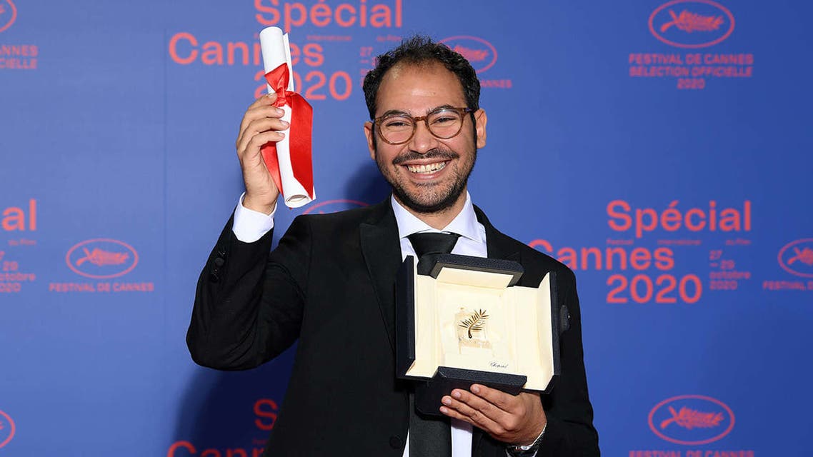 مخرج الفيلم بعد الفوز بالجائزة