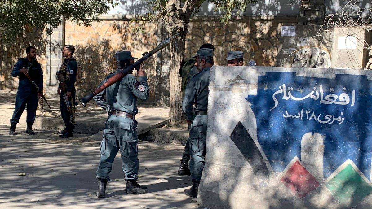 مقتل صحافي أفغاني بالرصاص في كمين لسيارة