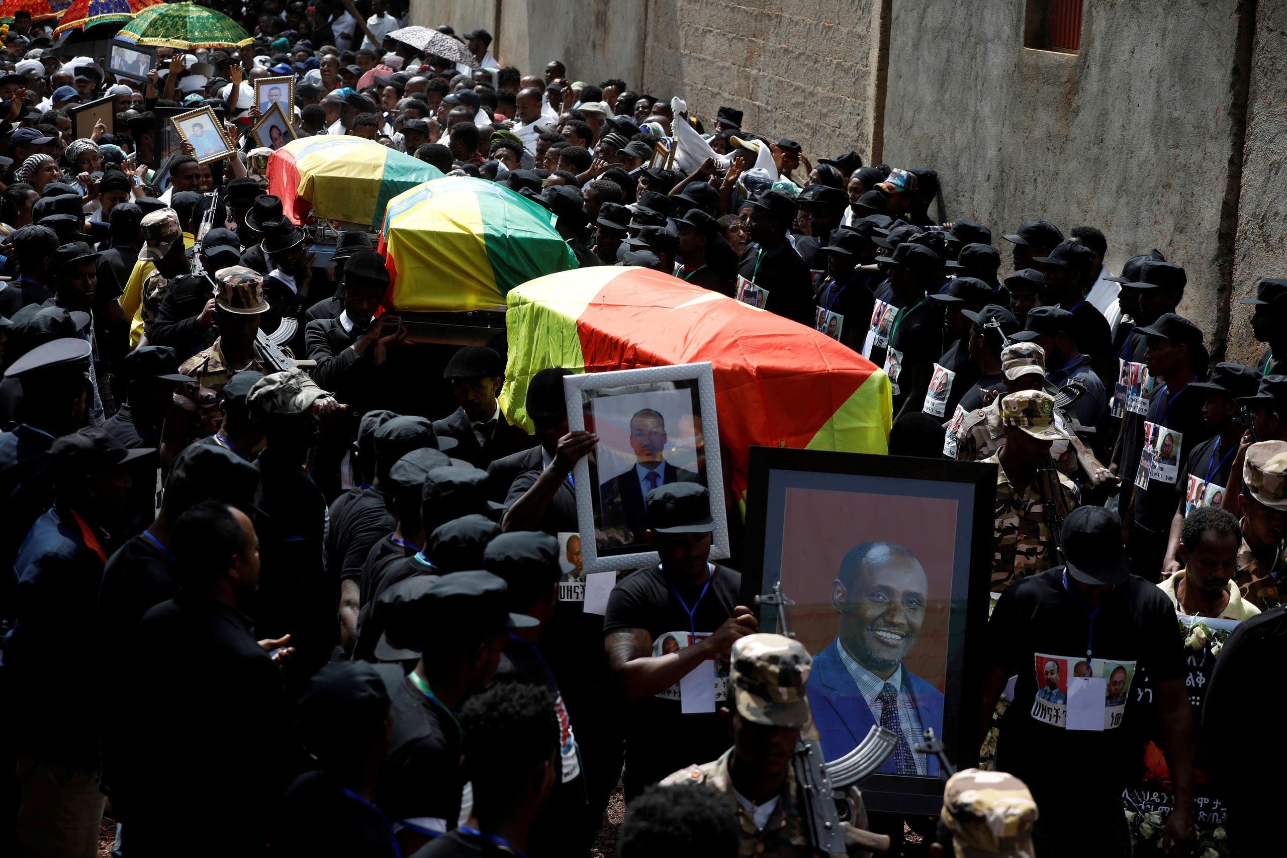 دفن رئيس محافظة أمهرة  الذي قُتل مع مسؤولين آخرين في هجوم في يونيو 2019