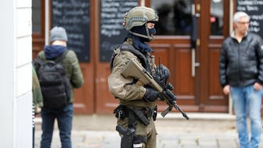 An armed member of special forces stands guard near the site of a gun attack in Vienna, Austria, November 4, 2020. (Reuters/Leonhard Foeger)
