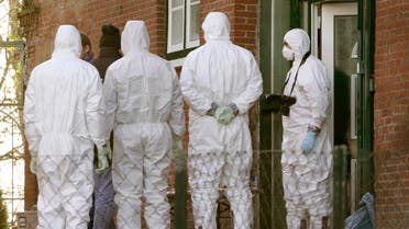 Experts of the Federal Criminal Police Office and the Federal Office for Radiation Protection wear protective suits as they inspect the house of the former mother-in-law of Russian businessman Dimitry Kovtun in the northern village of Haselau near Hamburg December 12, 2006. German police have found traces of radiation in two buildings linked to a Russian businessman who met the murdered ex-spy Alexander Litvinenko on the day he fell ill, a spokeswoman said on Saturday. REUTERS/Christian Charisius(GERMANY)