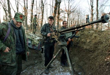 عناصر من جيش تحرير كوسوفو خلال القتال في يناير 1999